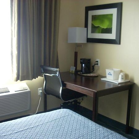 Days Inn & Suites By Wyndham Ozone Park/Jfk Airport Нью-Йорк Экстерьер фото