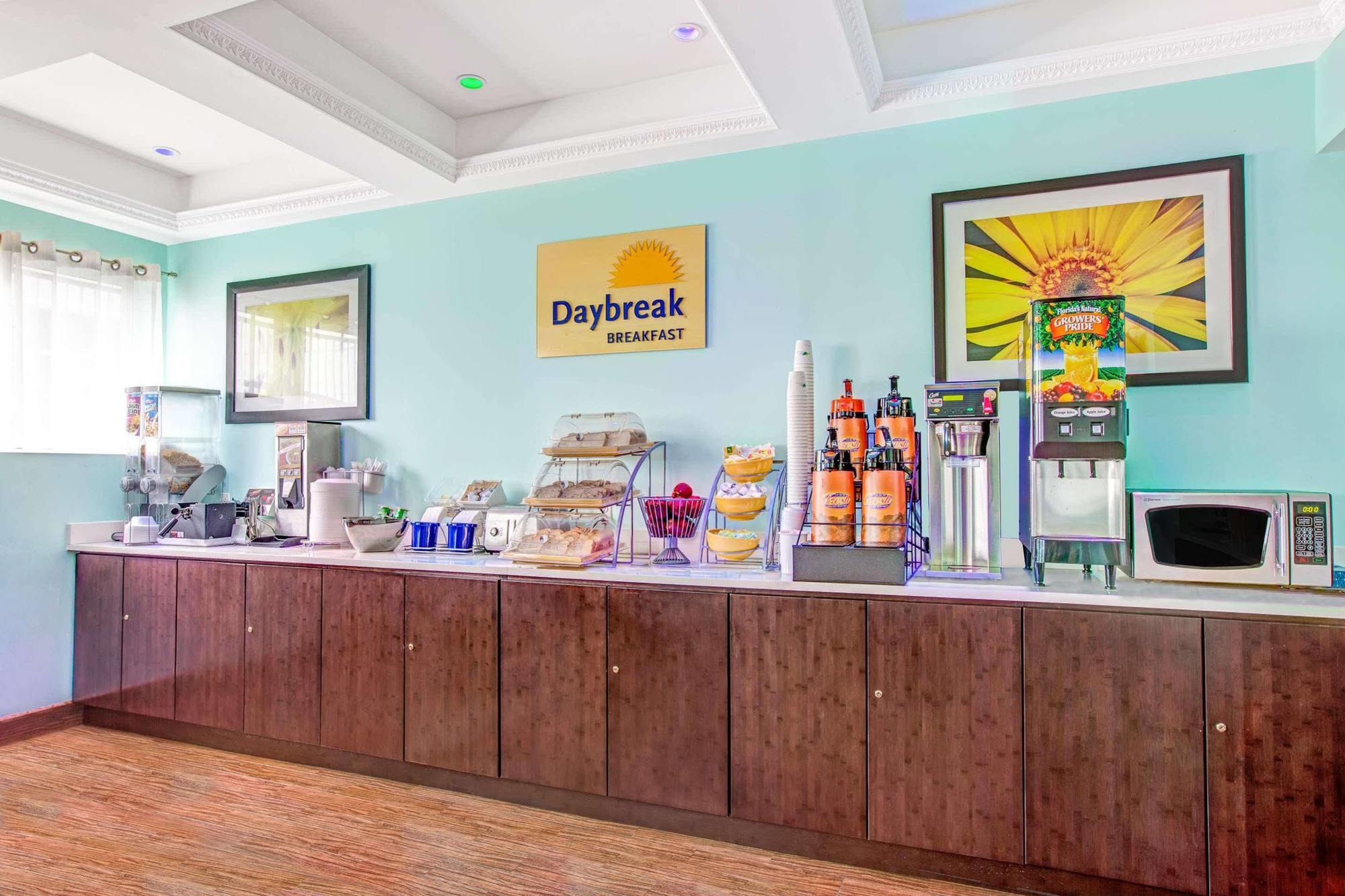 Days Inn & Suites By Wyndham Ozone Park/Jfk Airport Нью-Йорк Экстерьер фото