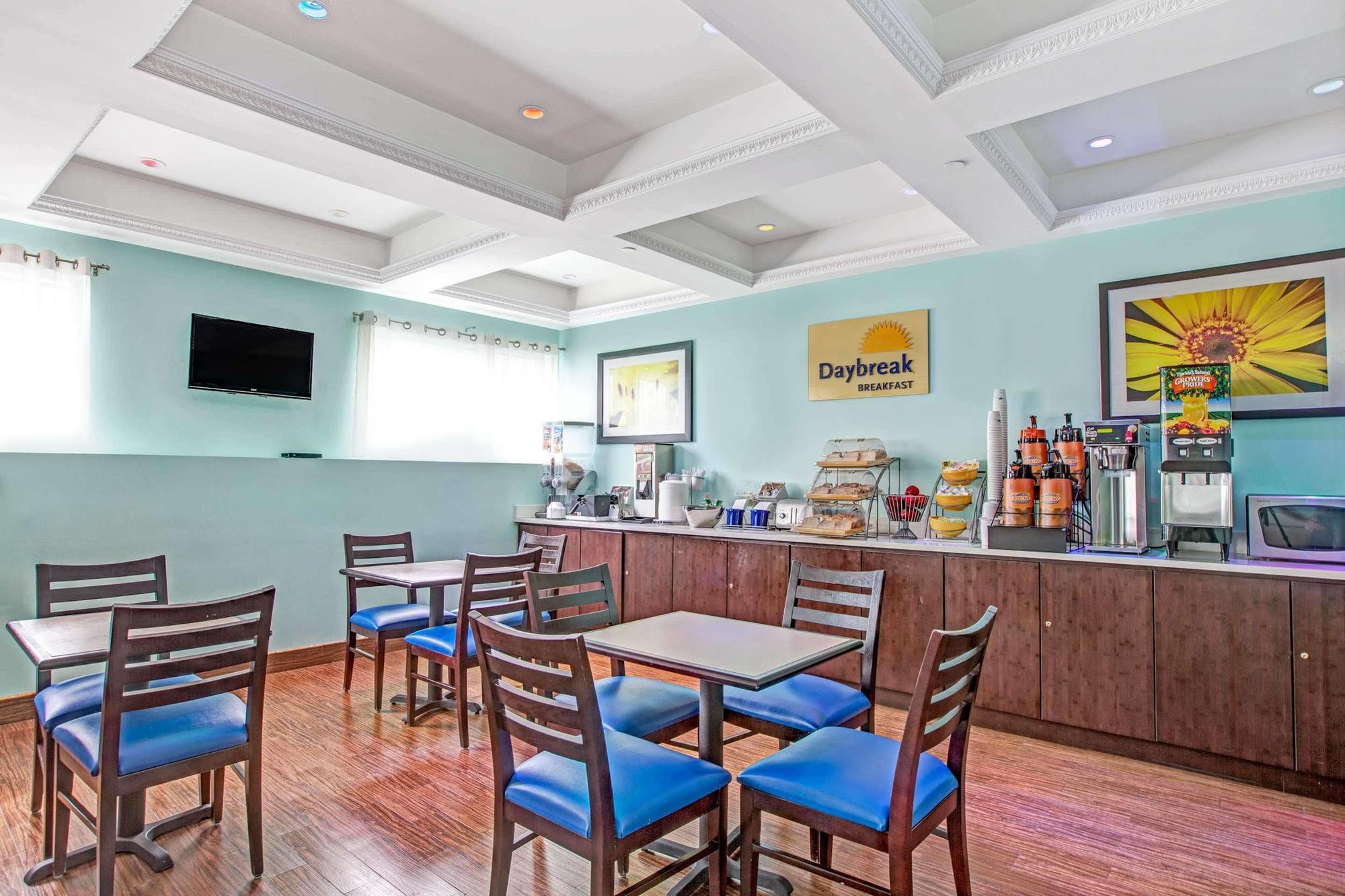 Days Inn & Suites By Wyndham Ozone Park/Jfk Airport Нью-Йорк Экстерьер фото