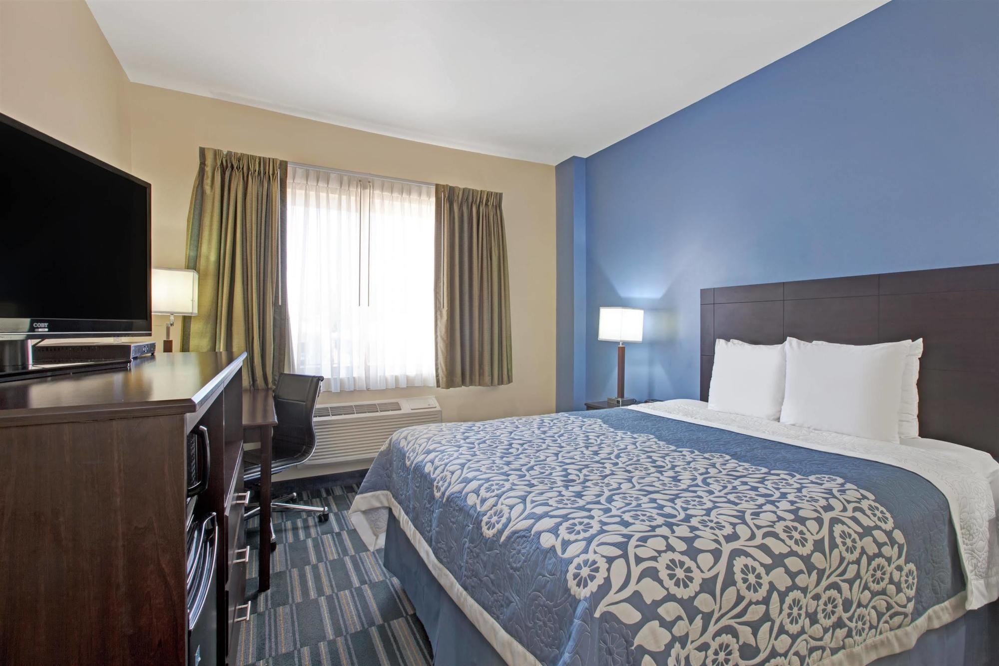 Days Inn & Suites By Wyndham Ozone Park/Jfk Airport Нью-Йорк Экстерьер фото