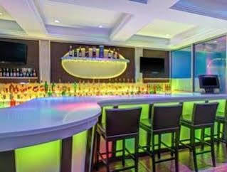 Days Inn & Suites By Wyndham Ozone Park/Jfk Airport Нью-Йорк Экстерьер фото