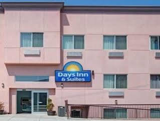 Days Inn & Suites By Wyndham Ozone Park/Jfk Airport Нью-Йорк Экстерьер фото