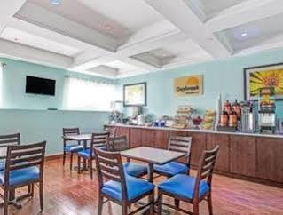 Days Inn & Suites By Wyndham Ozone Park/Jfk Airport Нью-Йорк Экстерьер фото